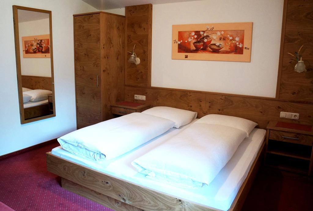 Roasnerhof Apartment Finkenberg Phòng bức ảnh