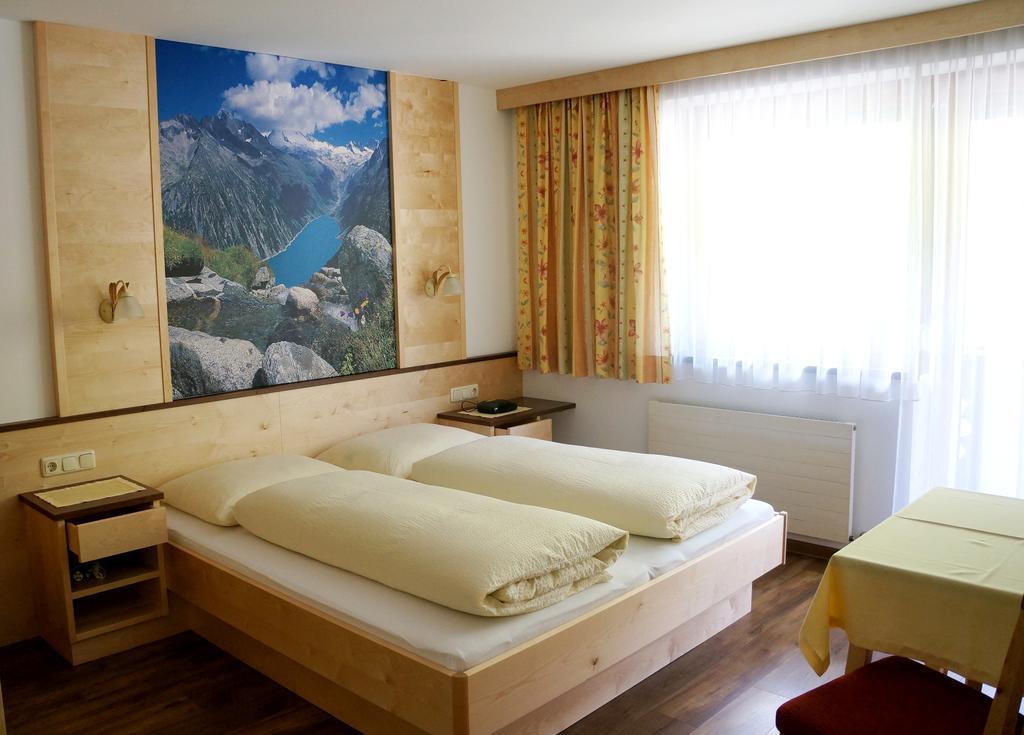 Roasnerhof Apartment Finkenberg Phòng bức ảnh
