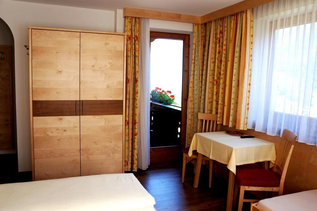 Roasnerhof Apartment Finkenberg Phòng bức ảnh