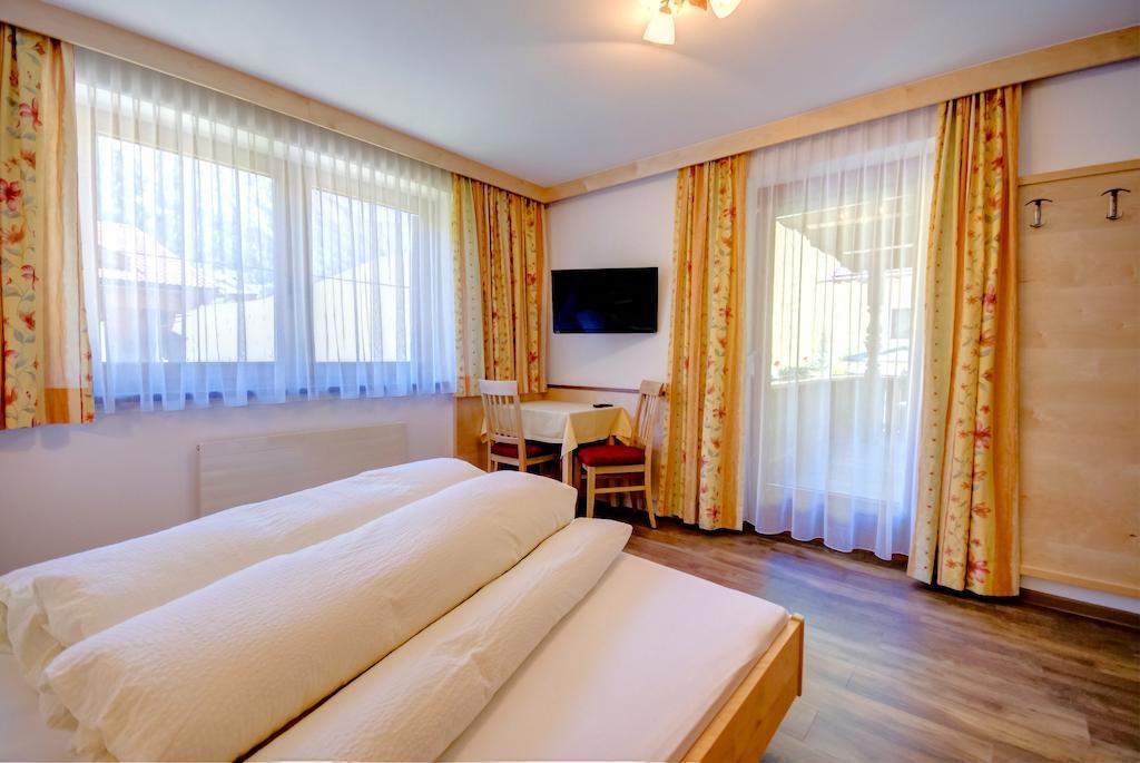 Roasnerhof Apartment Finkenberg Phòng bức ảnh